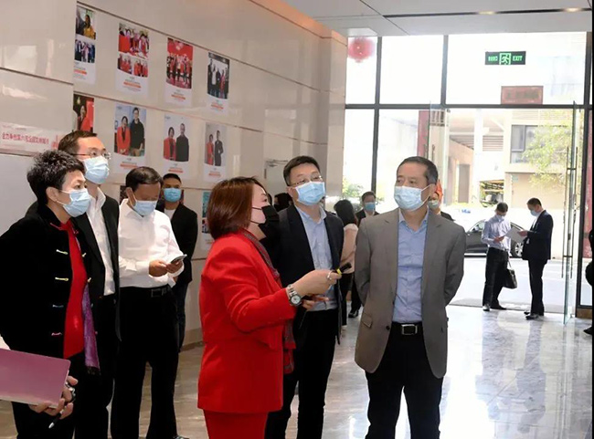牛年开工首日，区领导姚任、王立德到米兰milan等企业生产一线调研检查