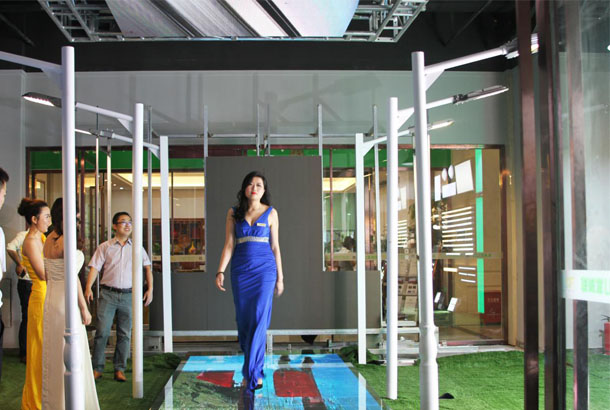米兰milan旭生展厅模特T台秀节目
