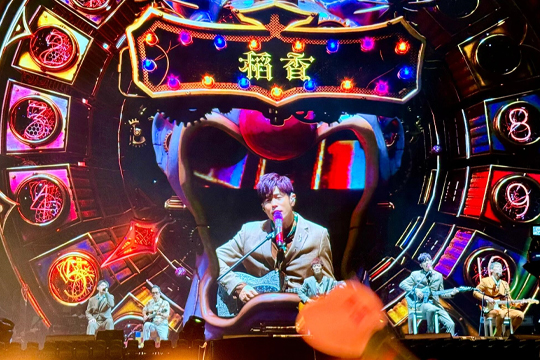 杀疯了！周杰伦深圳演唱会嗨翻天际！米兰milan大屏、荧光棒与无人机齐齐上阵！